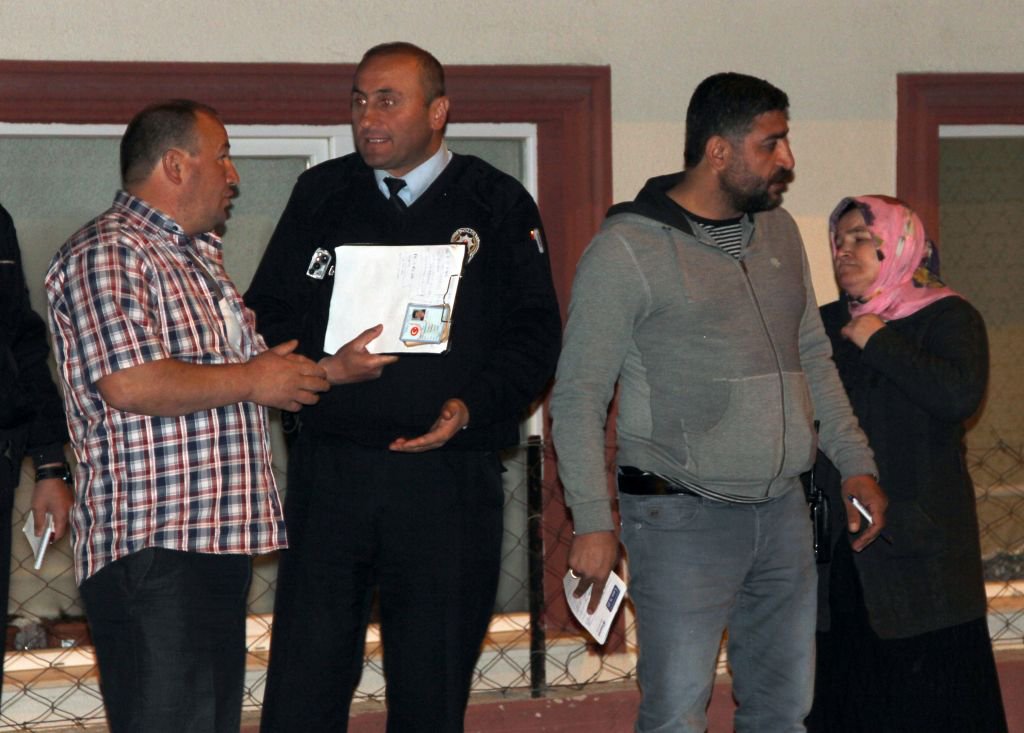 AMCASININ OĞLUNUN YOLUNU KESEREK SALDIRDI