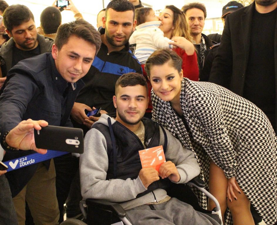 ATİYE HAYRANLARINI BÜYÜLEDİ....