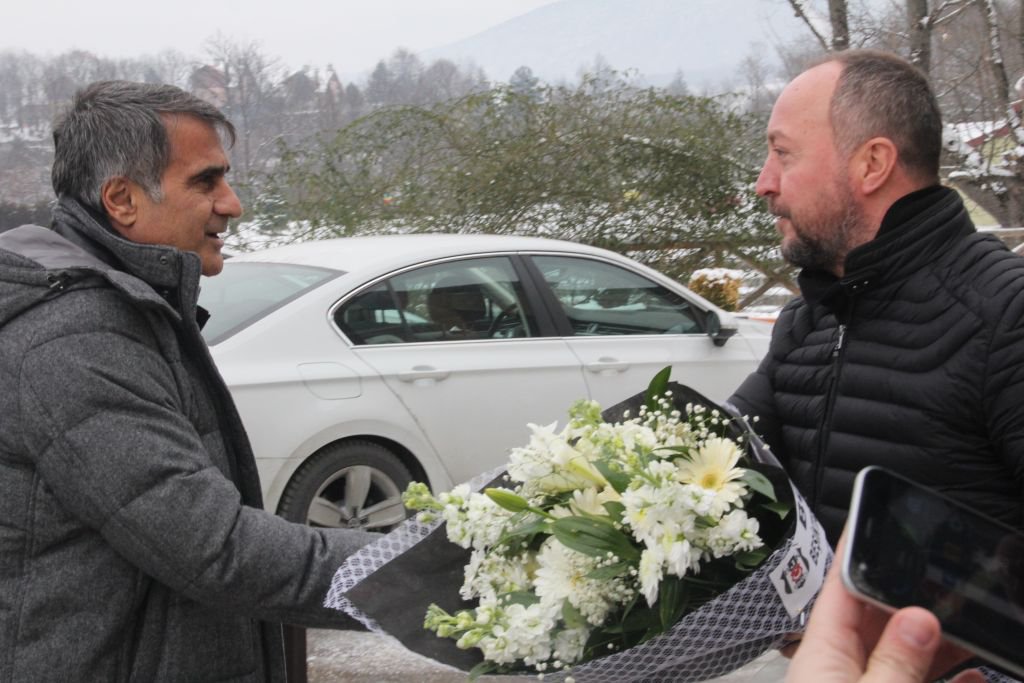 BEŞİKTAŞ ÇİÇEKLERLE KARŞILANDI