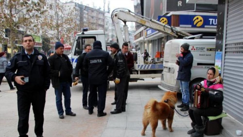 BIRAKIN EKMEĞİNİ KAZANSIN