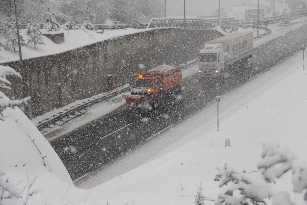 BOLU KAR YAĞIŞINA TESLİM