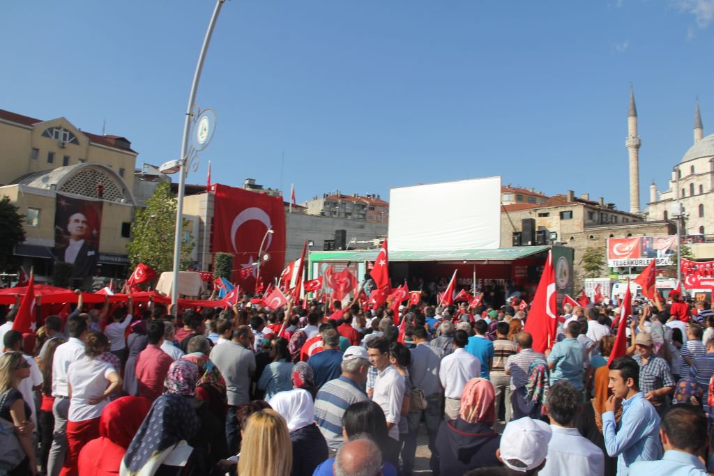 BOLU'DA MUHTEŞEM DEMOKRASİ ŞÖLENİ