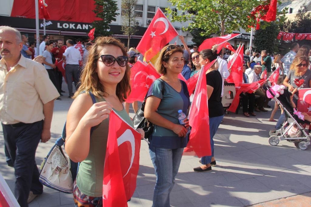 BOLU'DA MUHTEŞEM DEMOKRASİ ŞÖLENİ