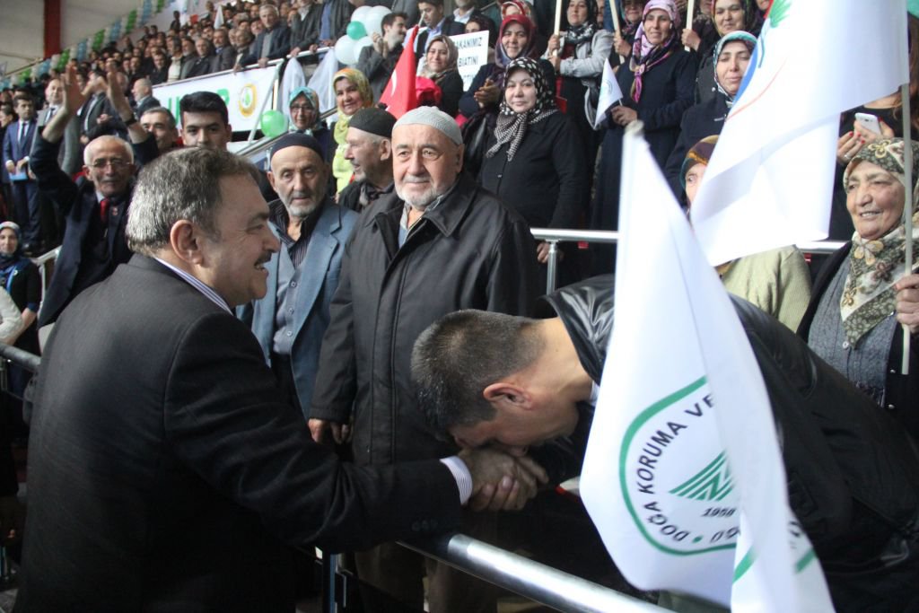 BAKAN'DAN BOLULULARA ÖVGÜ  DOLU SÖZLER