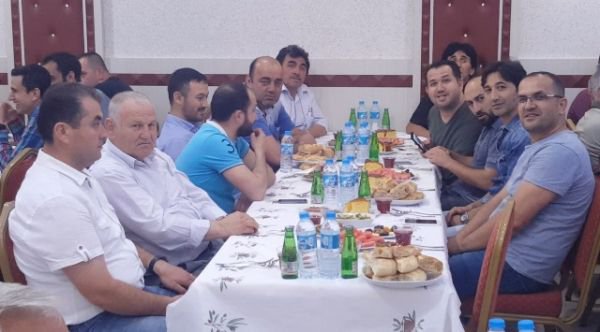 ÇARIKÇI AİLESİNİ İFTAR YEMEĞİ VERDİ