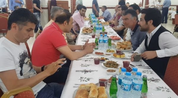 ÇARIKÇI AİLESİNİ İFTAR YEMEĞİ VERDİ