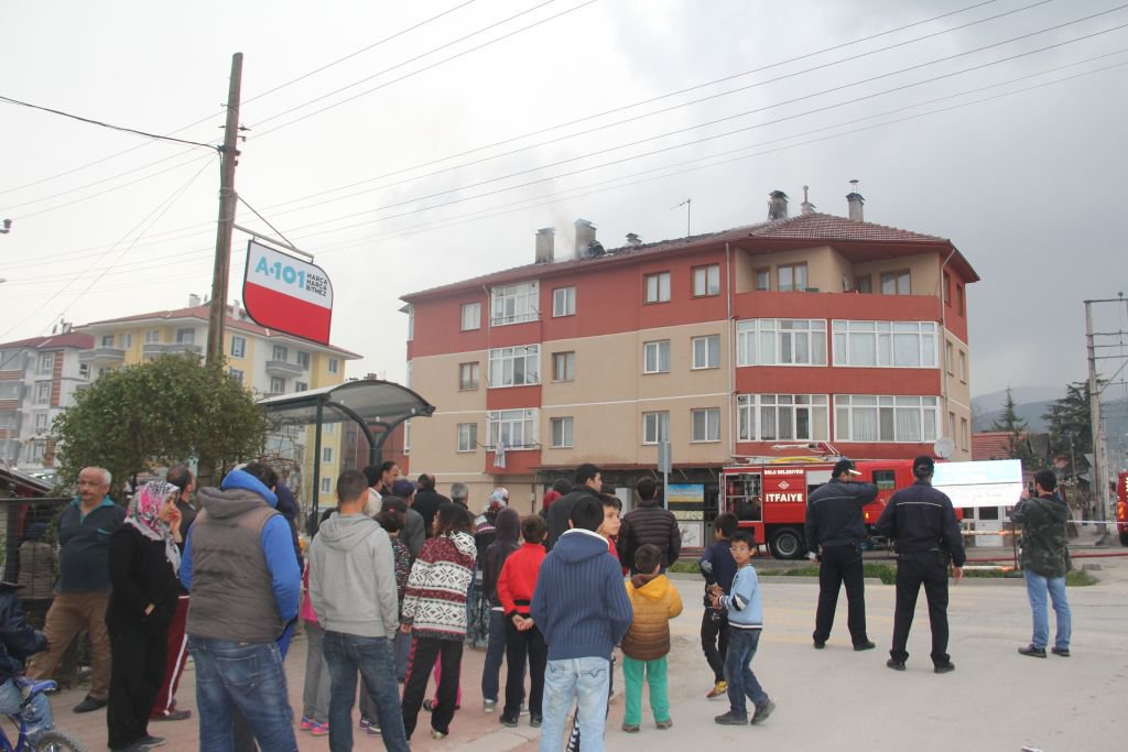 ÇATI ALEV ALEV YANDI