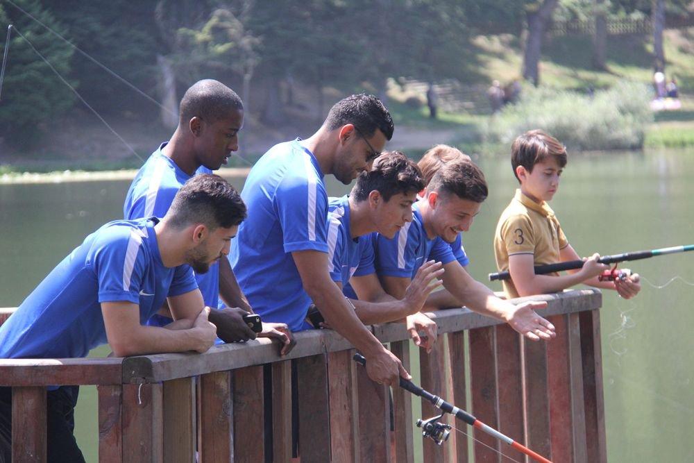 ÇOCUKLAR GİBİ EĞLENDİLER