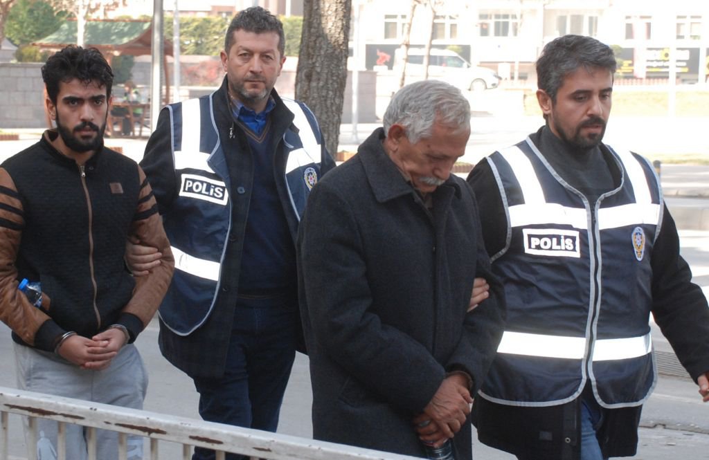 DOLANDIRDIĞI KİŞİLER TARAFINDAN REHİN ALINDI