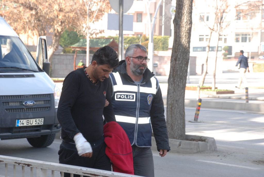 DOLANDIRDIĞI KİŞİLER TARAFINDAN REHİN ALINDI