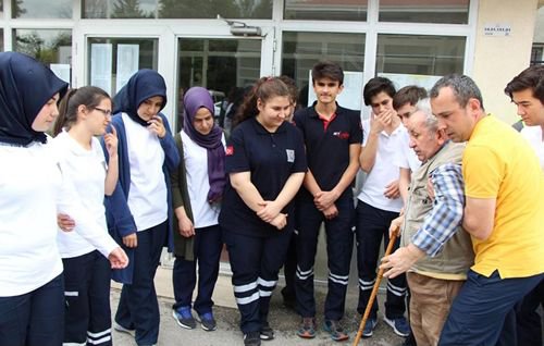 EMEĞİ GEÇENLERİ ALKIŞLIYORUZ