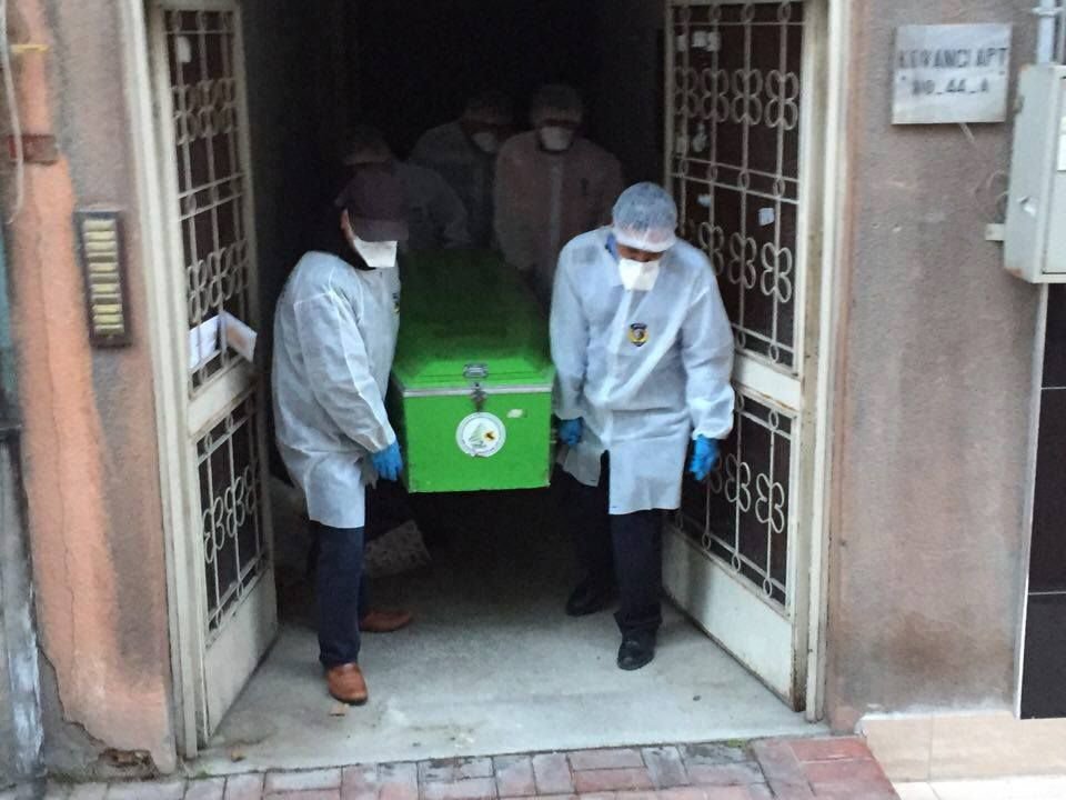 EVİNDE ÖLÜ BULUNDU