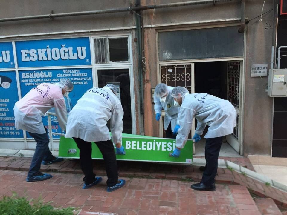 EVİNDE ÖLÜ BULUNDU