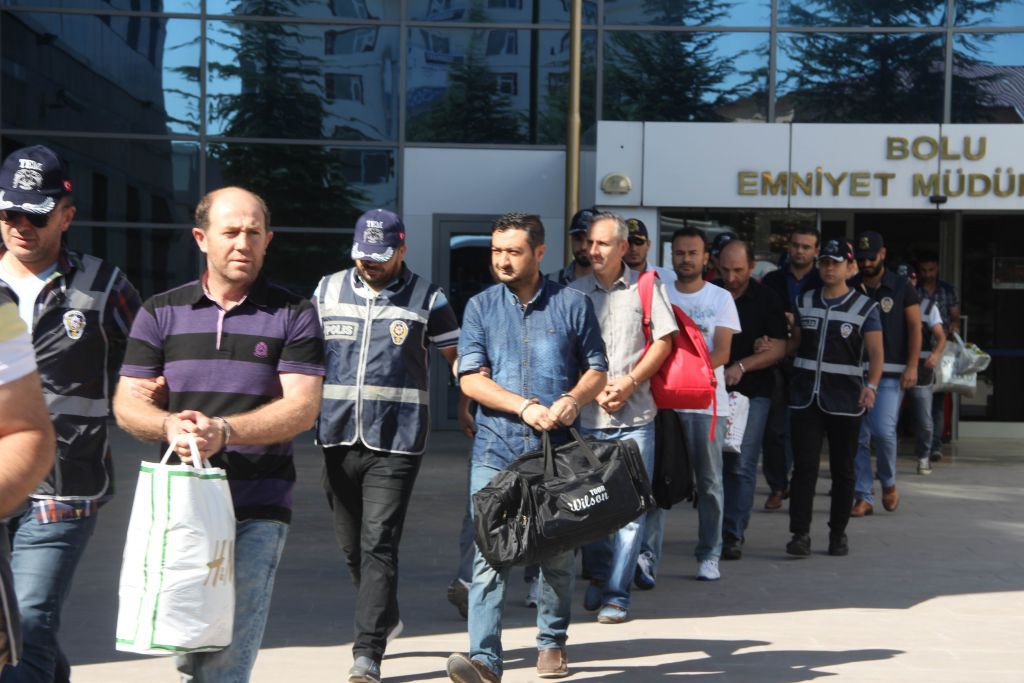 FETÖ ŞÜPHELİSİ 12 KİŞİ ADLİYEYE SEVK EDİLDİ