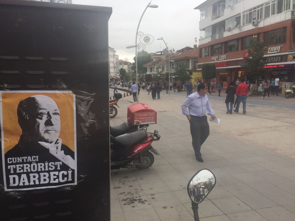 FETO'YA POSTERLİ TEPKİ