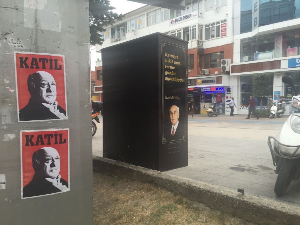 FETO'YA POSTERLİ TEPKİ