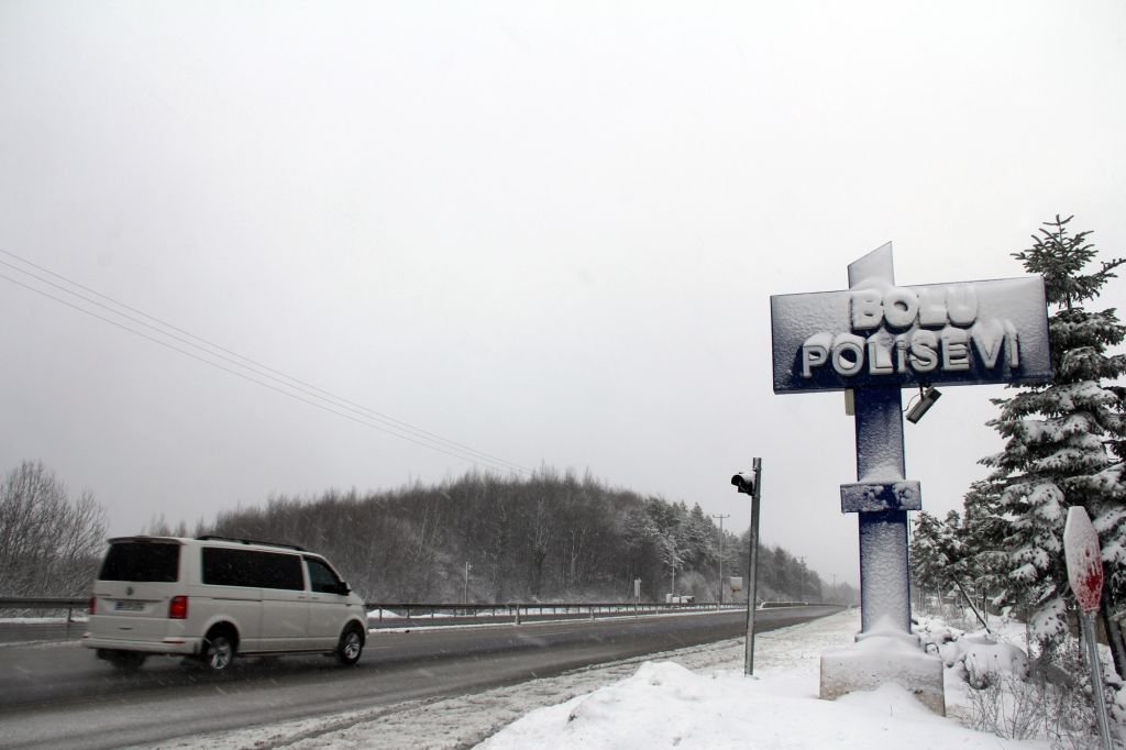 GÜNE KAR YAĞIŞI VE SOĞUK HAVAYLA UYANDIK