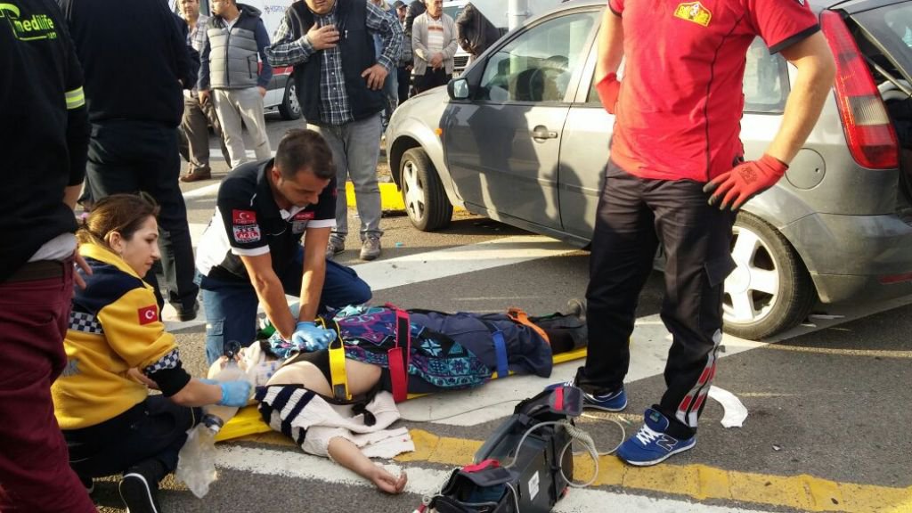 HASTA TAŞIYAN AMBULANSLA OTOMOBİL ÇARPIŞTI
