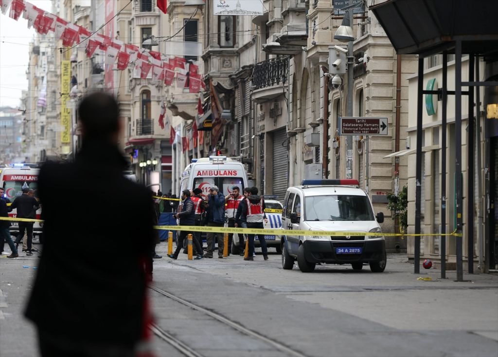 İSTİKLAL CADDESİ'NDE CANLI BOMBA SALDIRISI