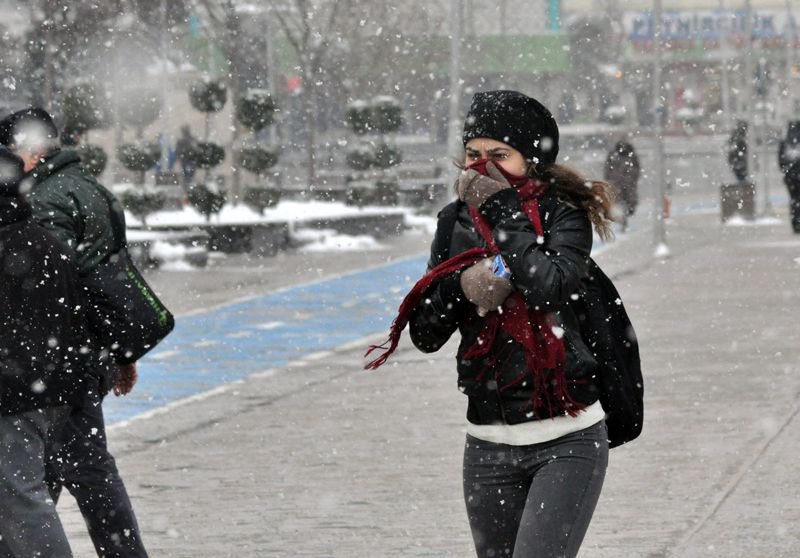 KAR BİR ANDA BASTIRDI!