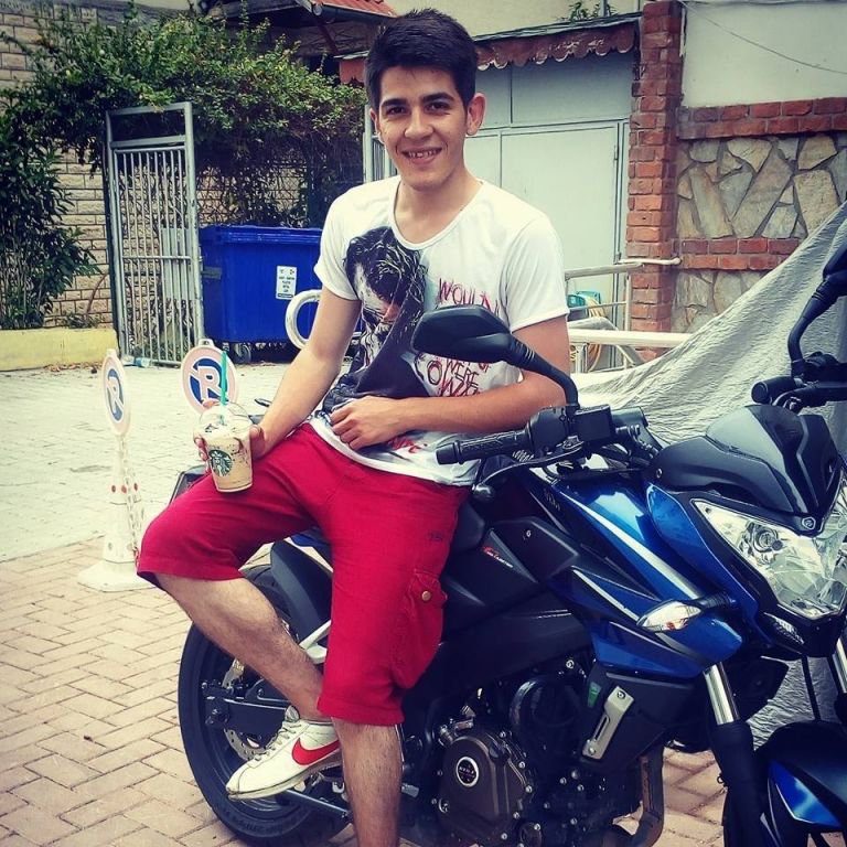 KAVŞAKTA YÜREKLERİ DAĞLAYAN KAZA