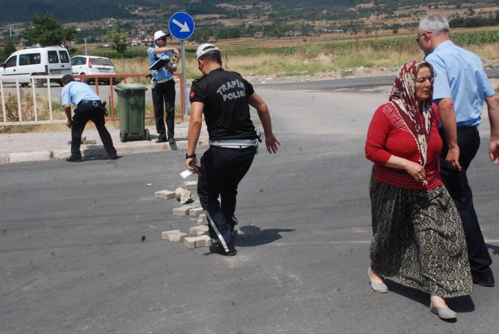 MAHALLEDEKİ KADINLAR AYAKLANDI