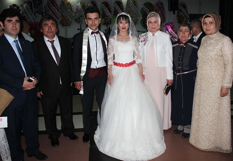 MUTLULUKLAR DİLİYORUZ