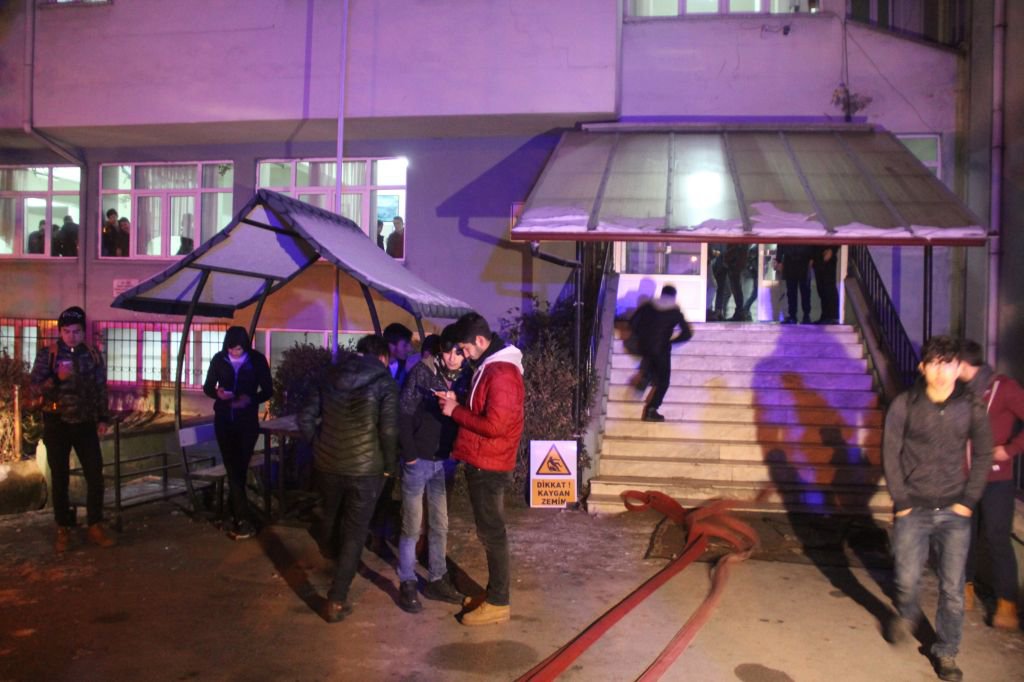 ÖĞRENCİ YURDUNDA KORKUTAN YANGIN