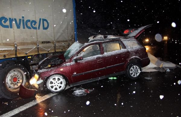 OTOMOBİL PARAMPARÇA OLDU