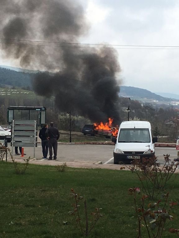 OTOMOBİLLER ALEV ALEV YANDI