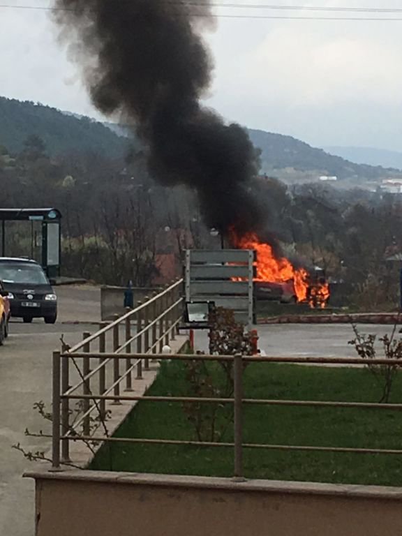 OTOMOBİLLER ALEV ALEV YANDI