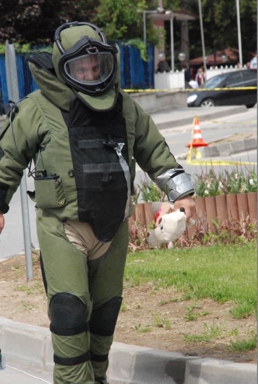 OYUNCAK AYILI BOMBA ALARMI