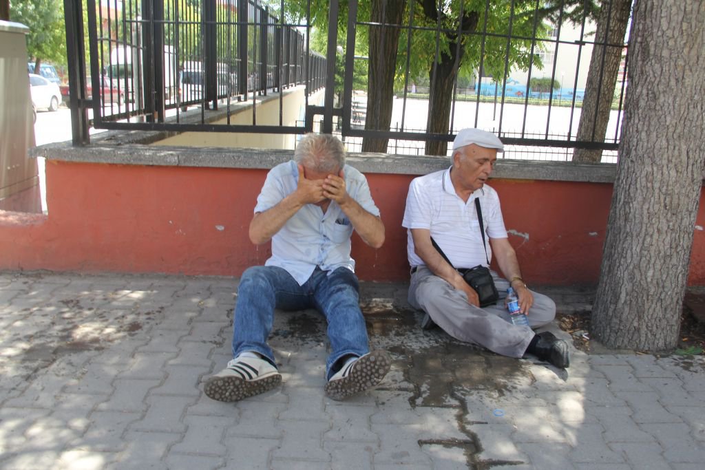 POLİS CHP'Lİ GRUBA MÜDAHALE ETTİ