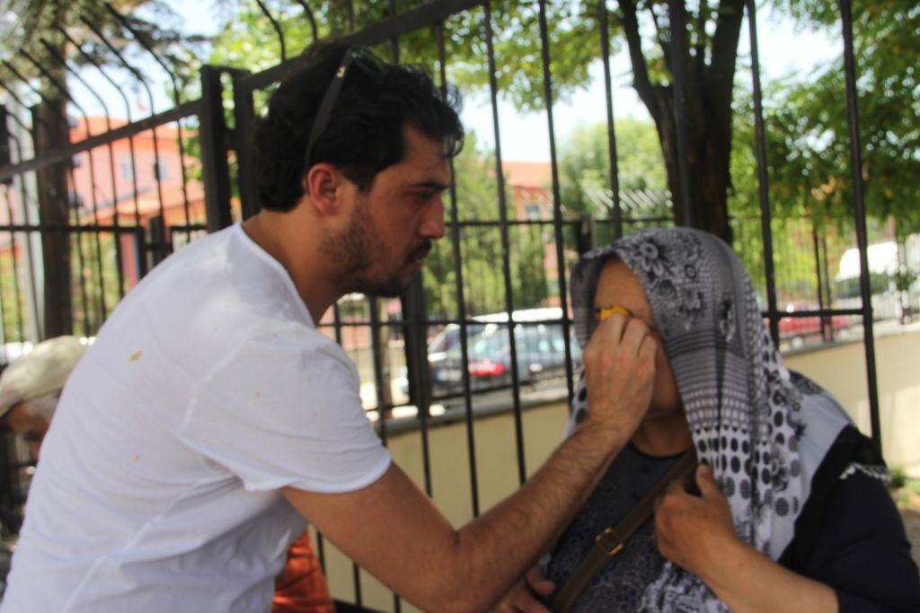 POLİS CHP'Lİ GRUBA MÜDAHALE ETTİ