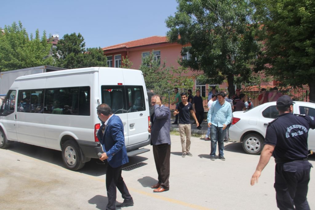 POLİS CHP'Lİ GRUBA MÜDAHALE ETTİ