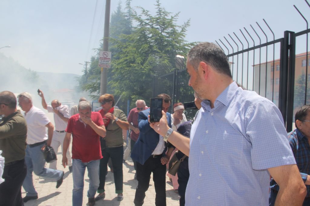 POLİS CHP'Lİ GRUBA MÜDAHALE ETTİ