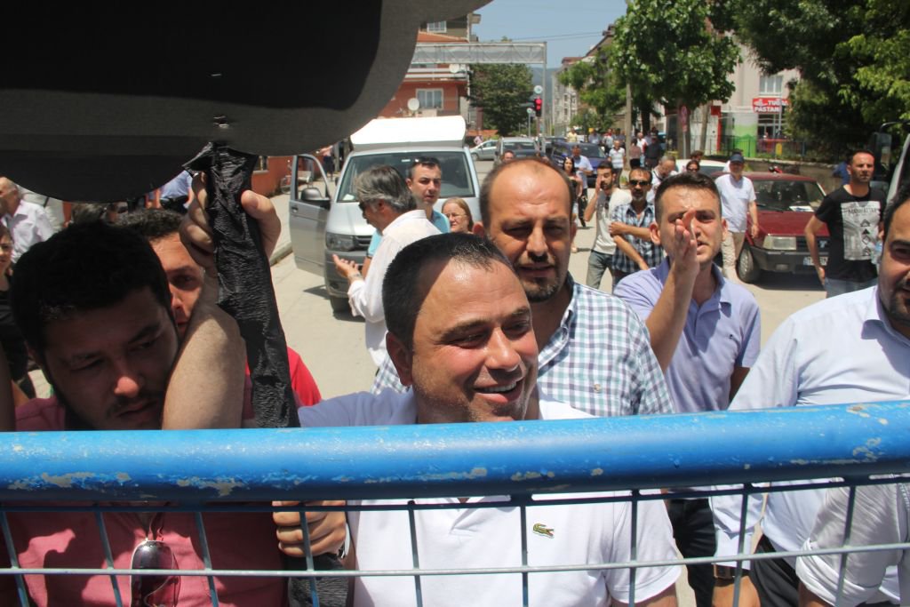 POLİS CHP'Lİ GRUBA MÜDAHALE ETTİ