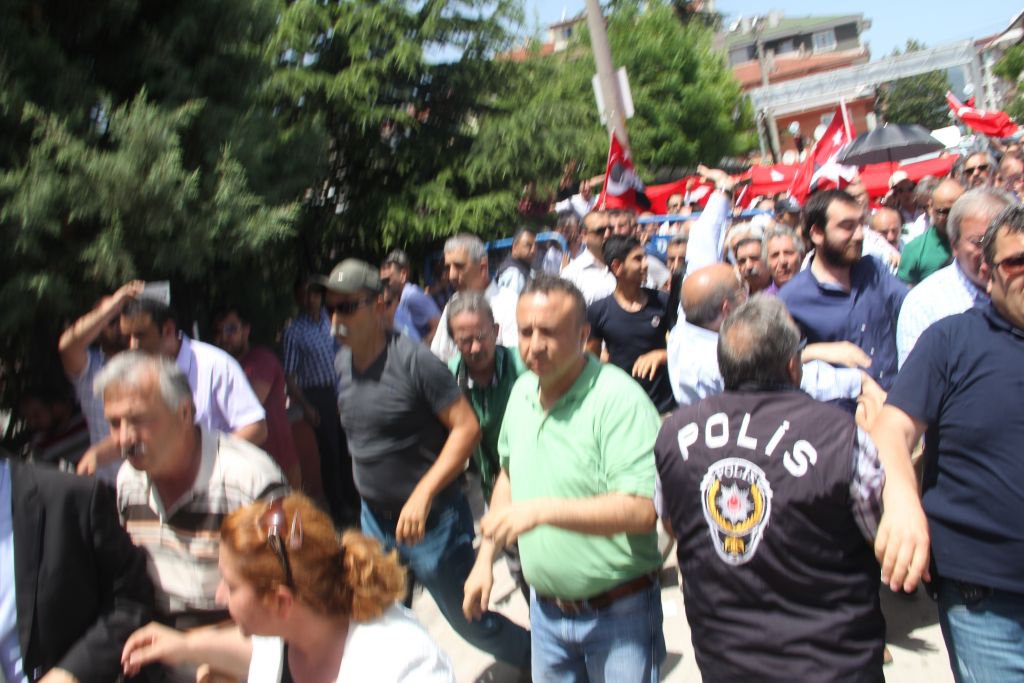 POLİS CHP'Lİ GRUBA MÜDAHALE ETTİ