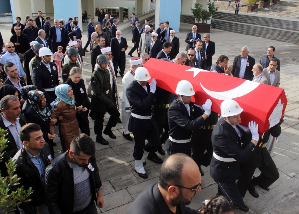 ŞEHİT KAYMAKAMIMIZ GÖZYAŞLARIYLA TOPRAĞA VERİLDİ