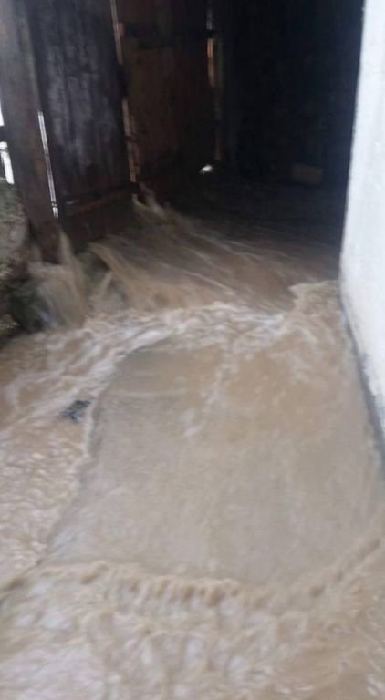 SEL SULARI KÖYDE HAYATI FELÇ ETTİ