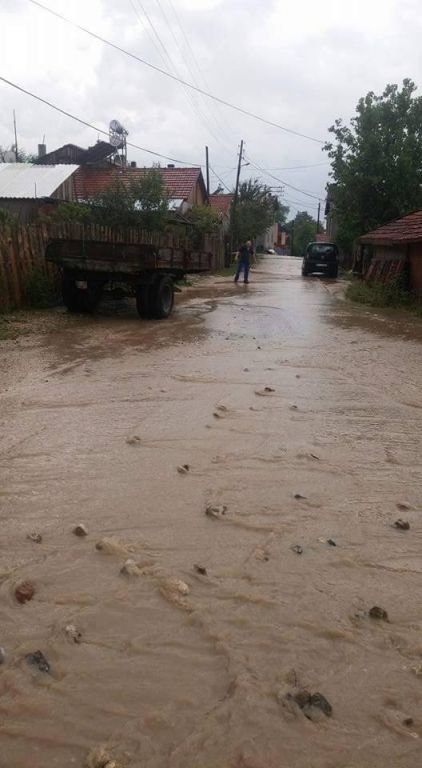 SEL SULARI KÖYDE HAYATI FELÇ ETTİ