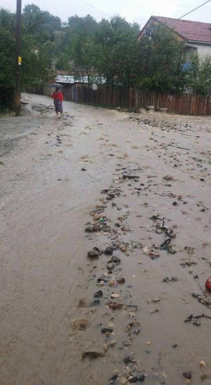 SEL SULARI KÖYDE HAYATI FELÇ ETTİ