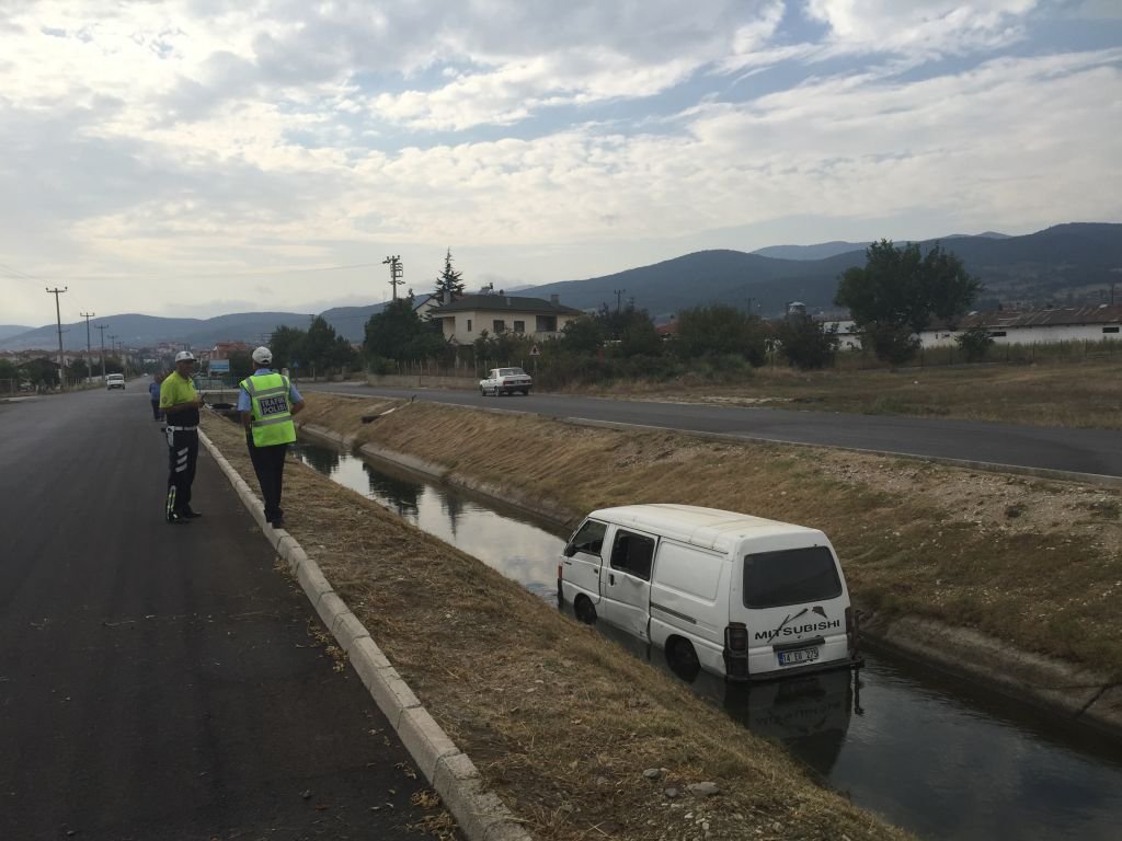 SU KANALINA UÇTU, KAYIPLARA KARIŞTI