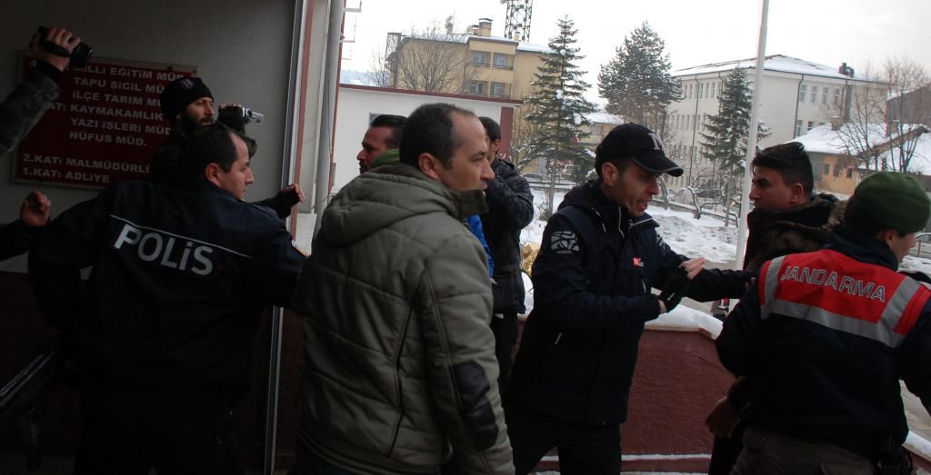 SÖZDE ÖĞRETMEN, UTANMAZ....