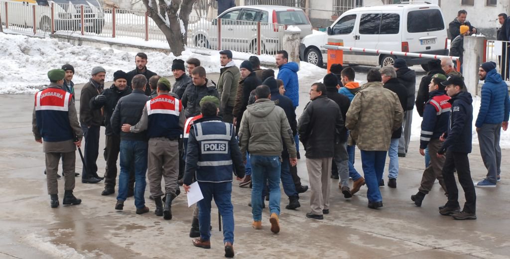 SÖZDE ÖĞRETMEN, UTANMAZ....