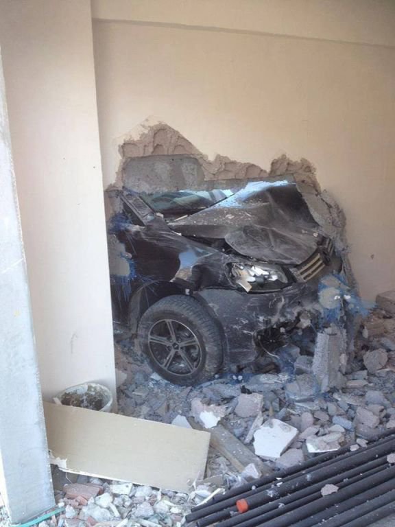 TİCARİ ARAÇ APARTMANA GİRDİ