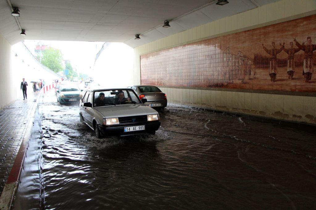 YAĞMUR HAYATI FELÇ ETTİ....