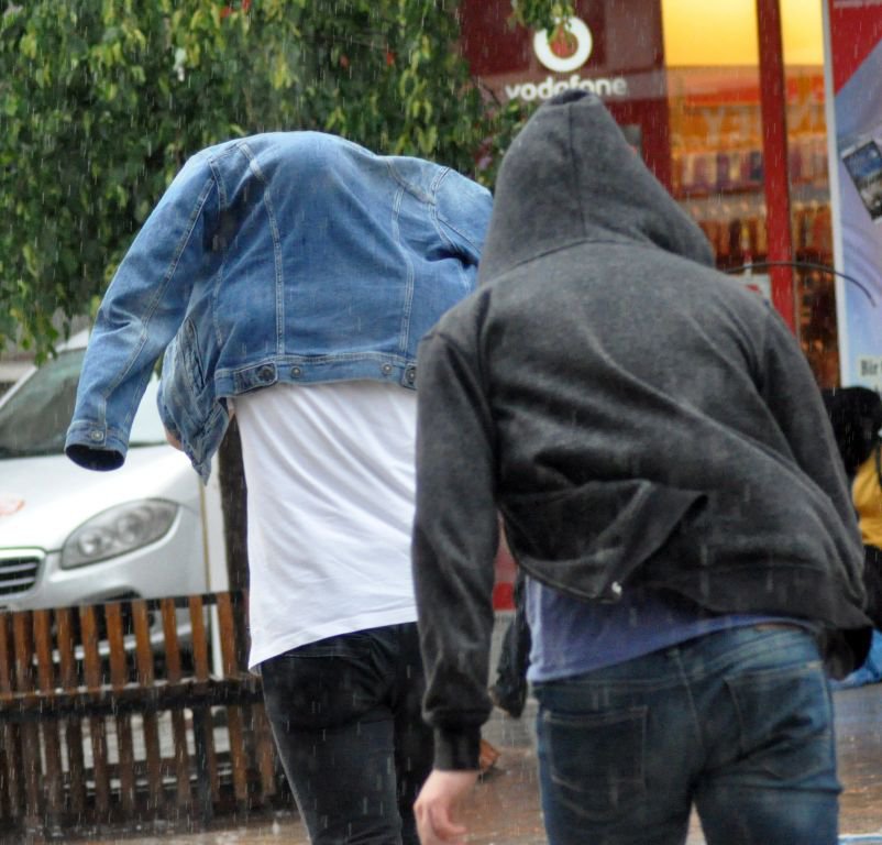 YAĞMUR VE DOLU 15 DAKİKA YAĞDI BÖYLE OLDU