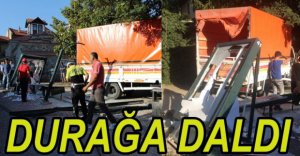 KAMYON OTOBÜS DURAĞINA DALDI