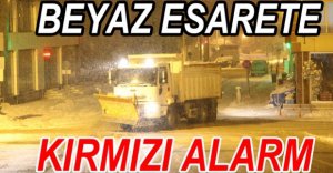 KAR KAPIYA DAYANDI, EKİPLER ALARMA GEÇİRİLDİ